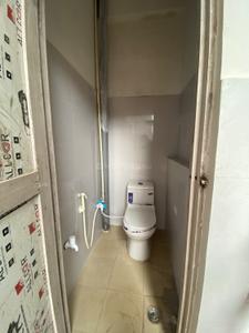 Bathroom Image of 720 Sq.ft 2 BHK Builder Floor for rent in Sector 49 Noida for Rs. 20000