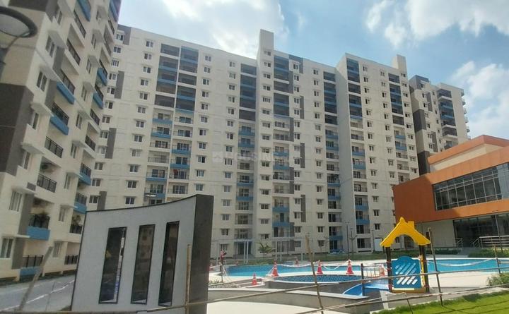 Adarsh Palm Retreat Lake Front Main Image 1