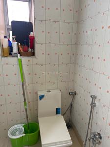 Bathroom Image of 500 Sq.ft 2 BHK Apartment / Flat for rent in Ankur Apartments, Patparganj New Delhi for Rs. 31500