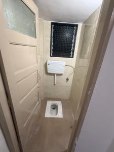 Bathroom Image of 800 Sq.ft 3 BHK Apartment / Flat for rent in Thane West Thane for Rs. 45000
