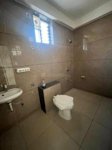 Bathroom Image of 1650 Sq.ft 4 BHK Apartment / Flat for rent in Vallabh Vidhyanagar Anand for Rs. 20000