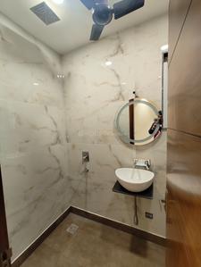 Bathroom Image of 950 Sq.ft 2 BHK Independent House for rent in Lajpat Nagar New Delhi for Rs. 60000