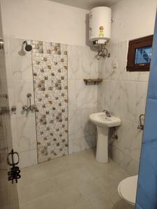 Bathroom Image of 1000 Sq.ft 2 BHK Builder Floor for rent in Capital Luxury Capital Residency, Seema Dwar Dehradun for Rs. 17000