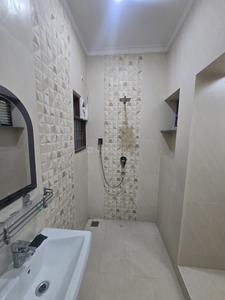 Bathroom Image of 1250 Sq.ft 2 BHK Apartment / Flat for sale in DDA Flats Sarita Vihar, Sarita Vihar New Delhi for Rs. 25100000