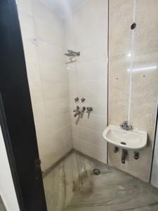 Bathroom Image of 950 Sq.ft 2 BHK Builder Floor for rent in Ramesh Nagar New Delhi for Rs. 24000