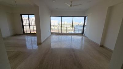 Living Room Image of 1200 Sq.ft 3 BHK Apartment / Flat for sale in Fortune Paradise, Khar West Mumbai for Rs. 40000000