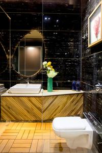 Bathroom Image of 2550 Sq.ft 4 BHK Apartment / Flat for sale in Oberoi Springs, Andheri West Mumbai for Rs. 104827800