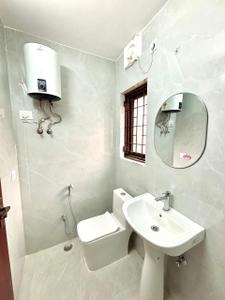Bathroom Image of 1950 Sq.ft 3 BHK Apartment / Flat for sale in Sector 9 Gurgaon for Rs. 16500000