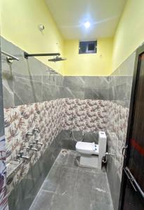 Bathroom Image of 1500 Sq.ft 2 BHK Builder Floor for rent in Daheli Sujanpur Kanpur for Rs. 10000