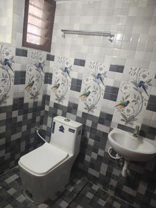Bathroom Image of 600 Sq.ft 1 BHK Apartment / Flat for rent in Amirtha Nagar Hosur for Rs. 8000