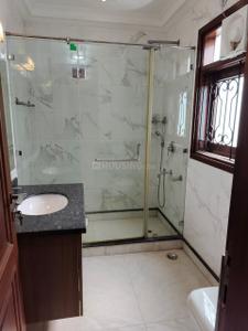 Bathroom Image of 2200 Sq.ft 4 BHK Builder Floor for rent in Green Park, Green Park Extension New Delhi for Rs. 175000