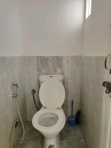 Common Bathroom Image of 750 Sq.ft 2 BHK Apartment / Flat for sale in Tulip Lemon, Sector 69 Gurgaon for Rs. 7600000