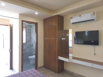 Bedroom Image of 500 Sq.ft 1 RK Apartment / Flat for rent in DLF Pink Town House, DLF Phase 3 Gurgaon for Rs. 23000