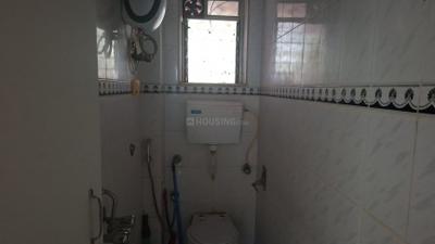 Bathroom Image of 675 Sq.ft 1.5 BHK Apartment / Flat for rent in Mohit Georgina CHS, Bandra West Mumbai for Rs. 85000