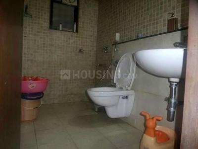 Bathroom Image of 1450 Sq.ft 2.5 BHK Apartment / Flat for rent in Park Royale, Rahatani Pune for Rs. 50000