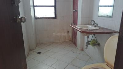 CGHS Group Crew Bos Bathroom One 4
