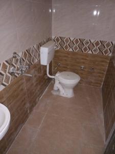 Bathroom Image of 1410 Sq.ft 2 BHK Independent House for rent in Tifra Bilaspur for Rs. 9000