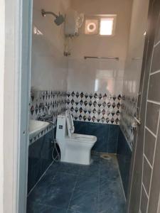 Common Bathroom Image of 780 Sq.ft 1 BHK Apartment / Flat for rent in Kondapur Hyderabad for Rs. 24500