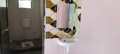 Bathroom Image of 900 Sq.ft 2 BHK Apartment / Flat for rent in Singh More Ranchi for Rs. 10000