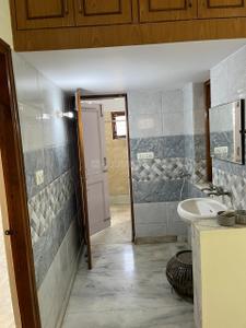 Bathroom Image of 3000 Sq.ft 2 BHK Builder Floor for rent in Sector 14 Faridabad for Rs. 25000
