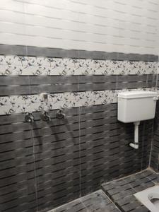 Bathroom Image of 550 Sq.ft 1 BHK Independent House for rent in Sindhi Colony Gwalior for Rs. 7300