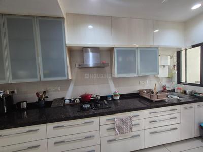 Kitchen Image of 2200 Sq.ft 3 BHK Apartment / Flat for rent in Darshanam Central Park, Sayajiganj Vadodara for Rs. 55000