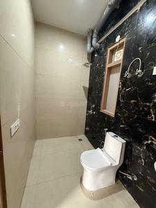 Bathroom Image of 900 Sq.ft 1 RK Apartment / Flat for rent in Sector 52 Gurgaon for Rs. 22000