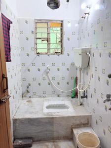 Bathroom Image of 650 Sq.ft 1 BHK Apartment / Flat for rent in Anima Apartment, Keshtopur Kolkata for Rs. 8188