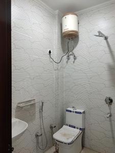 Common Bathroom Image of 534 Sq.ft 1 RK Builder Floor for rent in Nathupur Village Gurgaon for Rs. 15000
