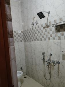 Bathroom Image of 1800 Sq.ft 5 BHK Independent House for rent in Omaxe City Lucknow for Rs. 35000