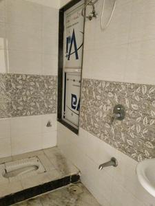 Bright Builder Gold Common Bathroom 4