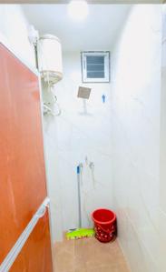 Bathroom Image of 899 Sq.ft 2 BHK Apartment / Flat for sale in Pragati Apartment, Geeta Bhawan Indore for Rs. 6000000