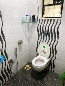 Bathroom Image of 800 Sq.ft 2 BHK Apartment / Flat for rent in Naicavaddo Goa for Rs. 37000