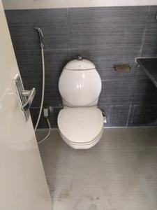 Common Bathroom Image of 1500 Sq.ft 3 BHK Apartment / Flat for sale in Bandra West Mumbai for Rs. 82500000