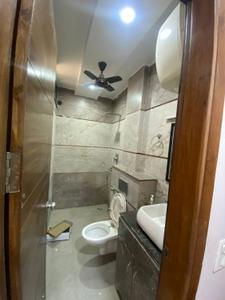 Bathroom Image of 960 Sq.ft 2 BHK Builder Floor for rent in Mansarover Garden New Delhi for Rs. 45000