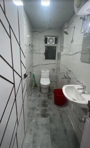 Bathroom Image of 438 Sq.ft 1 RK Apartment / Flat for rent in DLF Commanders Court, Egmore Chennai for Rs. 35000