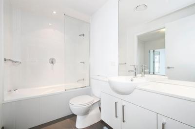 Bathroom Image of 5000 Sq.ft 6 BHK Apartment / Flat for sale in Vile Parle East Mumbai for Rs. 190000000
