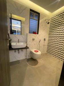 Bathroom Image of 1400 Sq.ft 3 BHK Apartment / Flat for sale in Hinjawadi Pune for Rs. 7900002