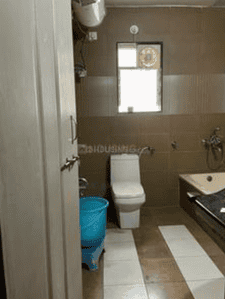 Bathroom Image of 1000 Sq.ft 2 BHK Apartment / Flat for rent in Deccan Gymkhana Pune for Rs. 55000
