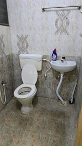 Bathroom Image of 800 Sq.ft 2 BHK Apartment / Flat for rent in Pallikaranai Chennai for Rs. 20000