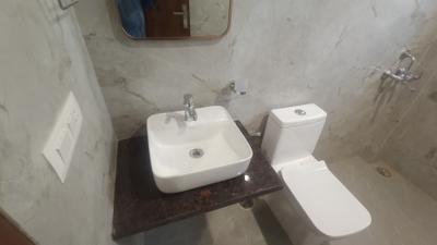 Bathroom Image of 1010 Sq.ft 1 BHK Builder Floor for rent in Sector 46 Gurgaon for Rs. 35000