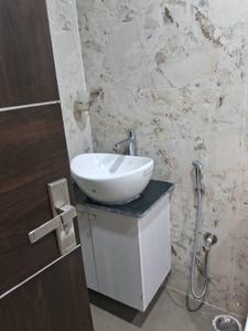Bathroom Image of 1778 Sq.ft 4 BHK Apartment / Flat for sale in Chinar Park Kolkata for Rs. 10500000
