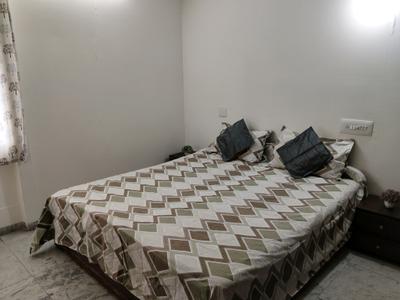 Bedroom Image of 1200 Sq.ft 2 BHK Apartment / Flat for rent in Bodakdev Ahmedabad for Rs. 40000