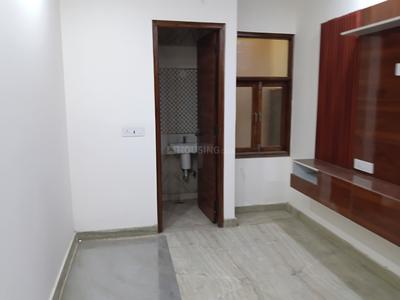 Bedroom Image of 750 Sq.ft 2 BHK Builder Floor for rent in Preet Vihar New Delhi for Rs. 20000