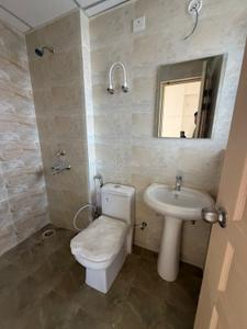 Bathroom Image of 1100 Sq.ft 3 BHK Apartment / Flat for rent in Oro Elements, Jankipuram Lucknow for Rs. 17500