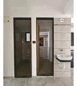 Bathroom Image of 1633 Sq.ft 3 BHK Apartment / Flat for rent in Northern Skyline, Bhatha Surat for Rs. 25000