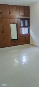 Bedroom Image of 1800 Sq.ft 3 BHK Duplex for rent in South Park Apartments, Chittaranjan Park New Delhi for Rs. 75000