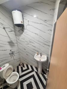 Bathroom Image of 900 Sq.ft 2 BHK Apartment / Flat for rent in Kharar Mohali for Rs. 19000