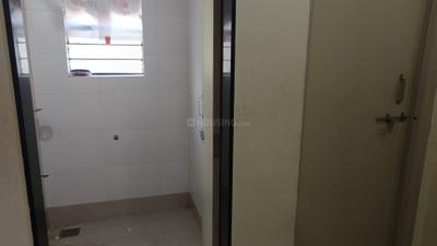 Bathroom Image of 500 Sq.ft 1 BHK Independent House for rent in Gokhalenagar Pune for Rs. 25000