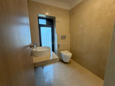 Bathroom Image of 1450 Sq.ft 3 BHK Apartment / Flat for sale in S Raheja Evergreen, Bandra West Mumbai for Rs. 115000000